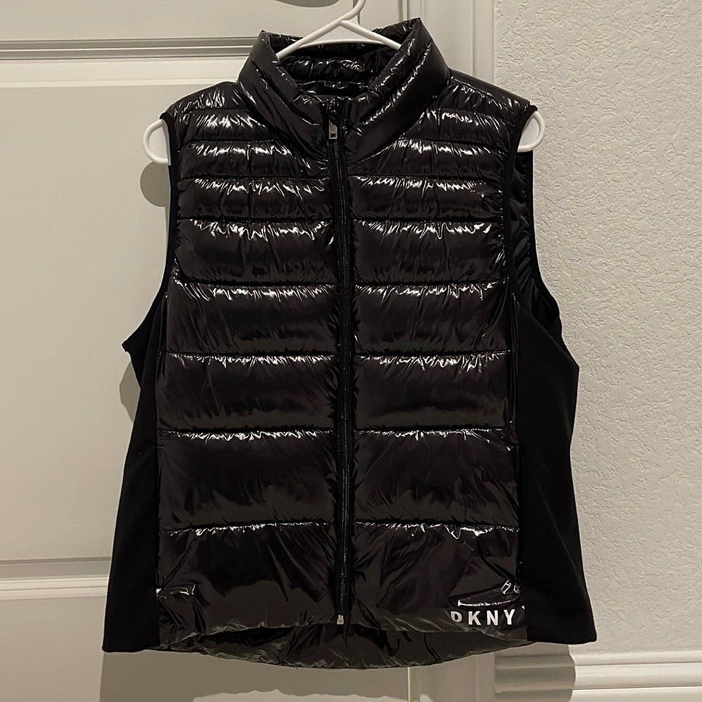 DNKY Black puffer vest in Sz Large.New without tags.Never worn!
